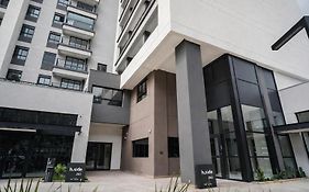 Studio piscina skyline frente ao shop Eldorado
